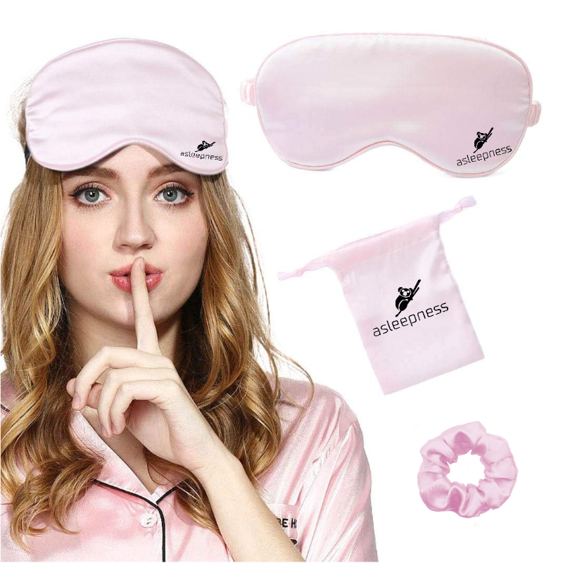 Luksus sovemaske og øjenmaske i pink og rent silke med flotte detaljer og medfølgende silkepose og hårelastik.