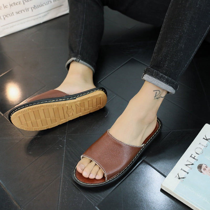 Hjemmesko og sandaler i  smuk design, ægte skind og skridsikre gummi sål