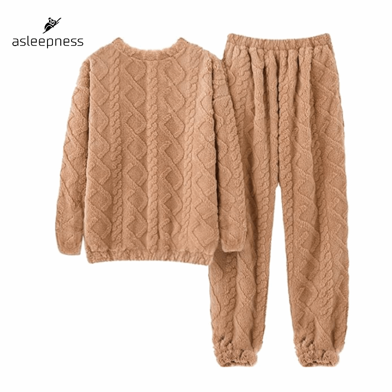 Behagelig brun fleece pyjamas sæt, hyggetøj og nattøj i small og medium
