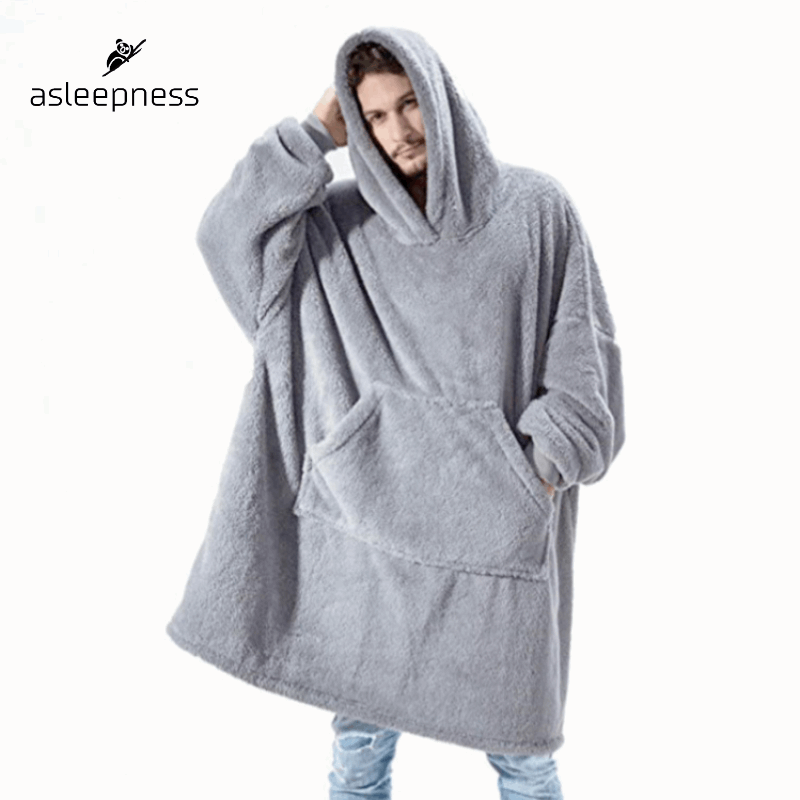 Grå hyggetæppe og hættetrøje som nattøj og hyggetøj i fleece
