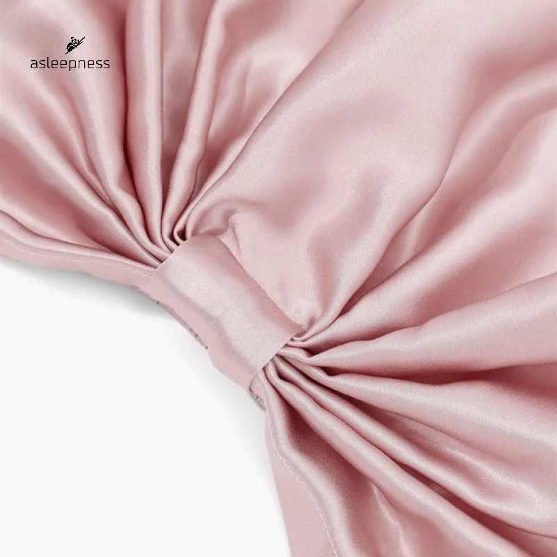 Håndsyet Pink hårhætte og sovehætte i 100% Mulberry 22 Momme A6 Silkekvalitet med dobbelt silkeside og elastik.