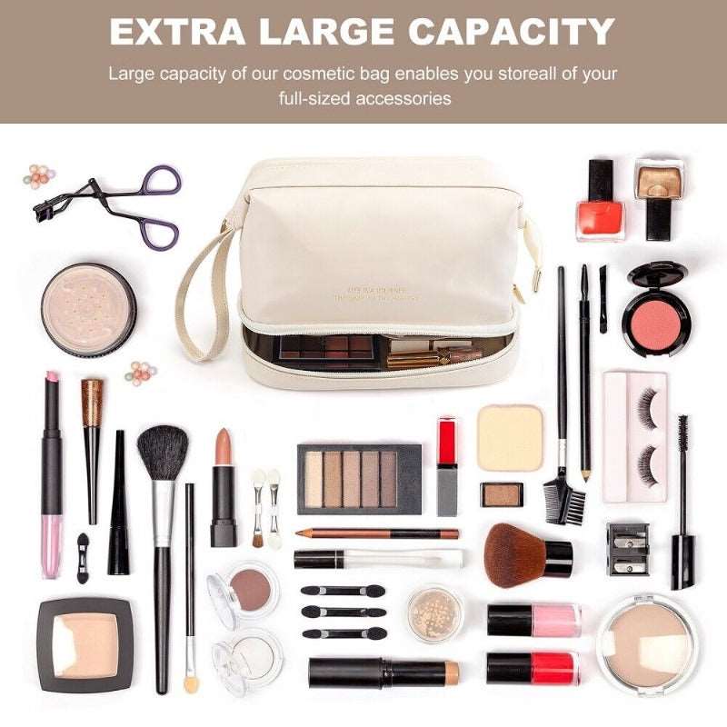 Makeup taske og toilet taske med plads til mange personlige ting.