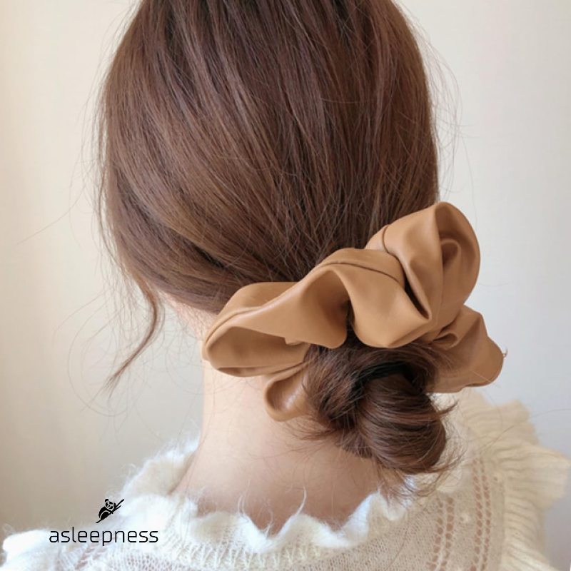 Scrunchie hårelastik, hårpynt og hårbånd i silke satin 3XL i khaki brun