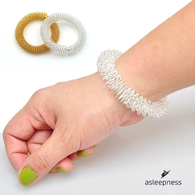 Sensorisk massage og akupressur armbånd i guld og sølv mod stress, angst og for ADHD.